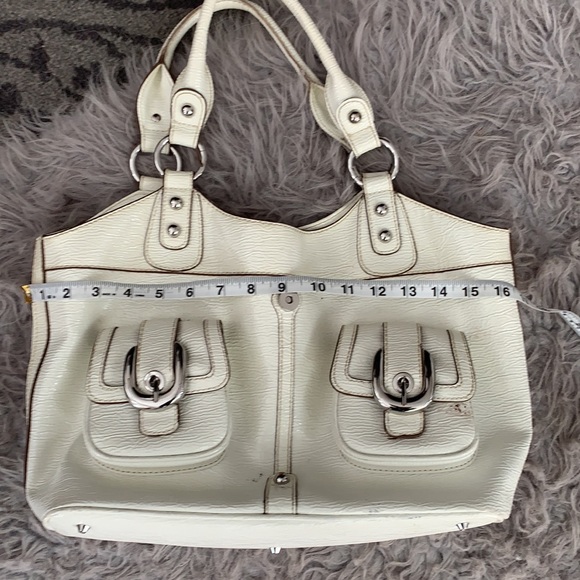 Guess purse - Picture 5 of 6